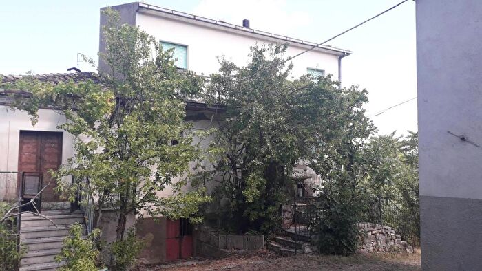 Casa con 6 locali in vendita in Via Monastero San Pietro, Roccamontepiano