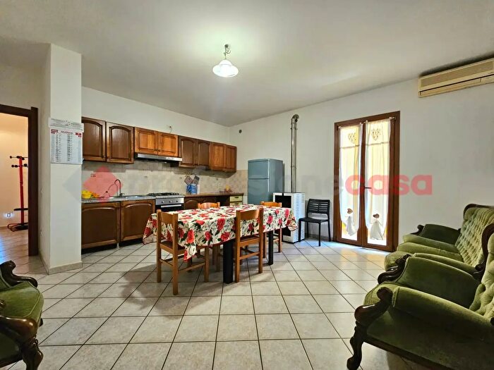 Appartamento trilocale in vendita in Via Sardegna, Capoterra