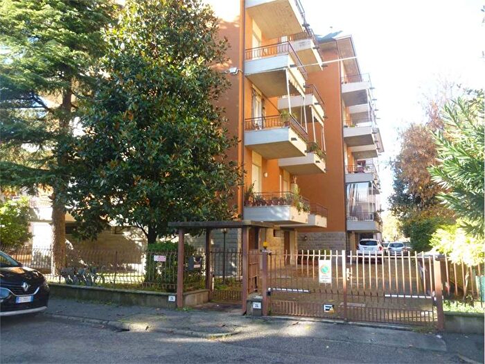 Appartamento con 5 locali in affitto in Via tavernari, Parco Urbano Piscina, Forlì