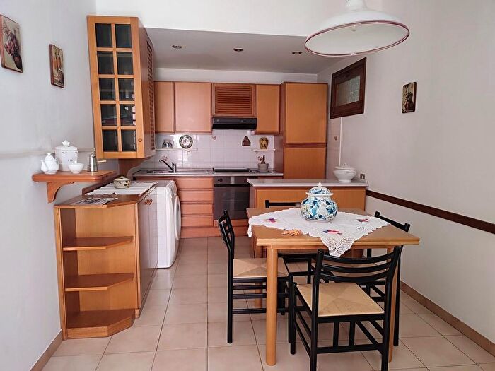 Casa quadrilocale in vendita in Luni