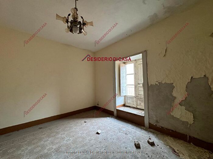 Casa con 9 locali in vendita in Via Parisea Gratteri Pa Italia, Gratteri