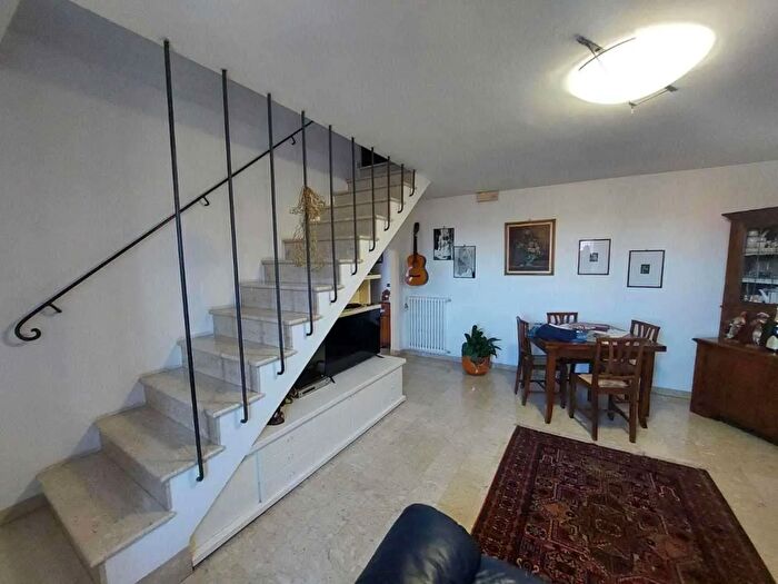 Casa con 6 locali in vendita in Castelnuovo Magra