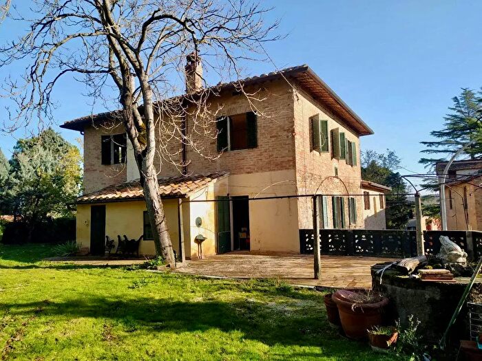 Casa con 16 locali in vendita in Via Veneto, Marsciano