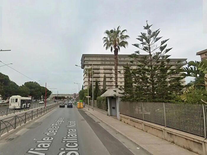 Appartamento con 5 locali in affitto in Via Regione Siciliana, Palermo