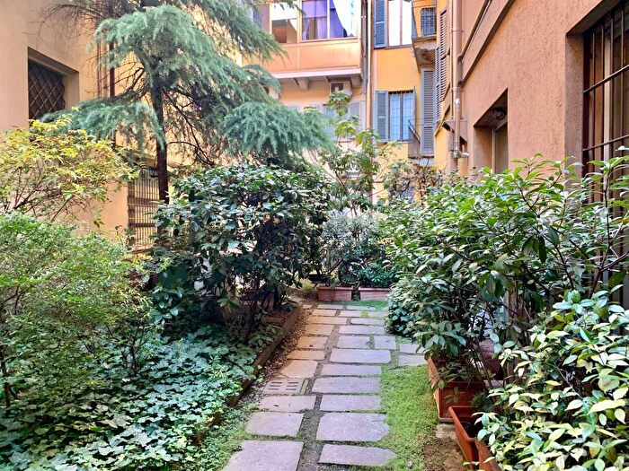 Appartamento bilocale in affitto in Vicolo SM Valle, Carrobbio, Milano