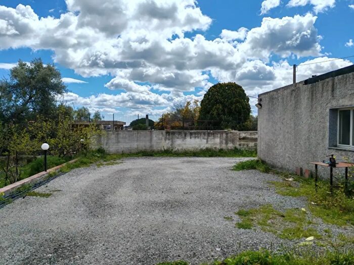 Casa con 8 locali in vendita in Melilli