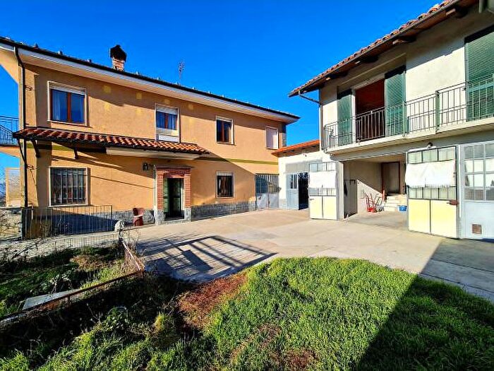 Casa con 6 locali in vendita in Strada Provinciale delle Langhe, Belvedere Langhe