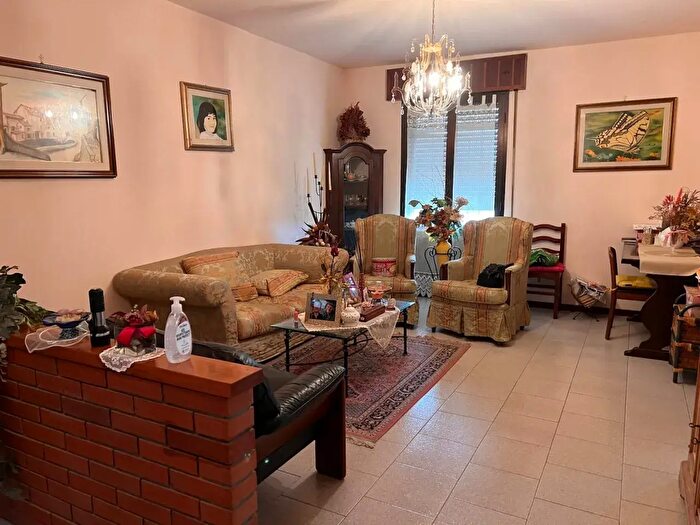 Appartamento con 5 locali in vendita in Via Provinciale Sala, Cesena