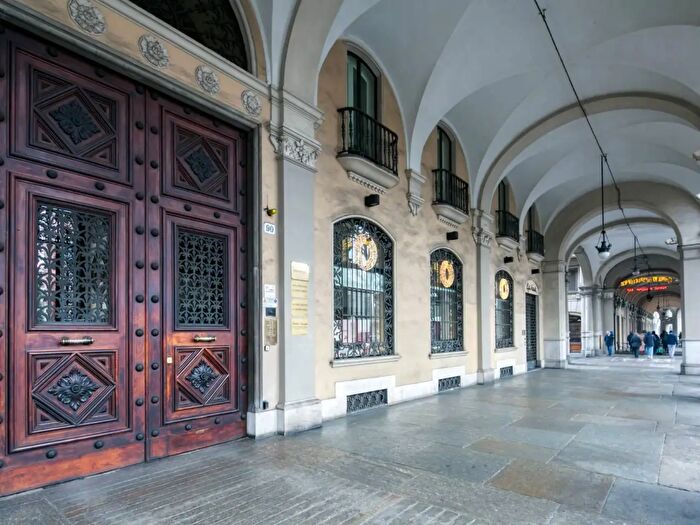 Appartamento con 10 locali in vendita in Corso Vittorio Emanuele II, Torino
