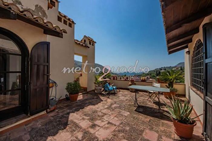 Casa con 6 locali in vendita in Itri