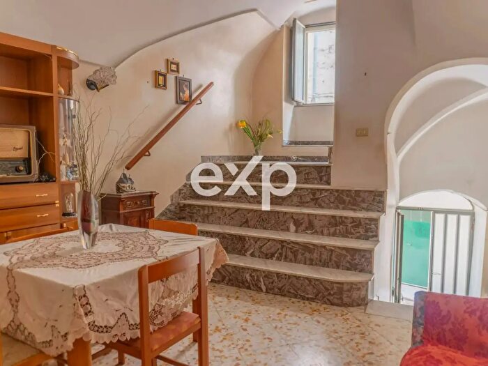 Casa con 5 locali in vendita in Via Calderisi, Andria