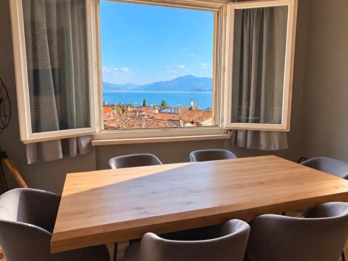 Appartamento con 5 locali in vendita in Desenzano Del Garda