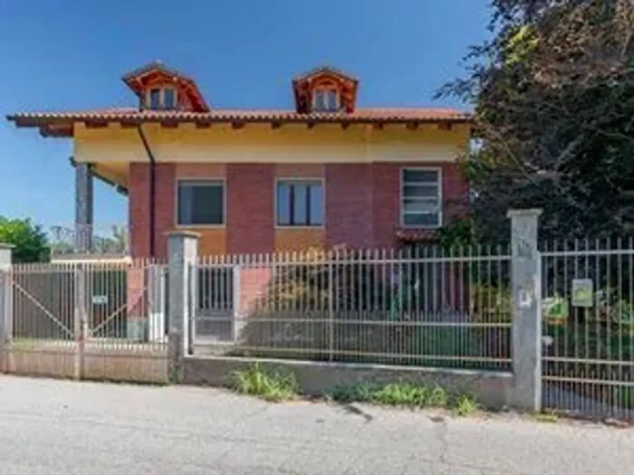 Casa quadrilocale in vendita in Frazione Mezzi Po Ter, Settimo Torinese