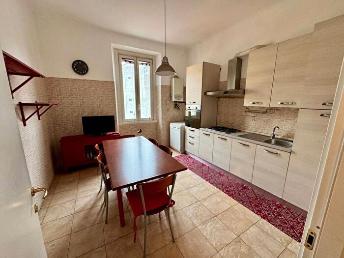 Appartamento trilocale in affitto in Via Bartolomeo Eustachi, Morgagni, Milano