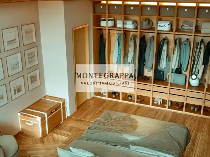 Casa quadrilocale in vendita in Via Villa, Loria