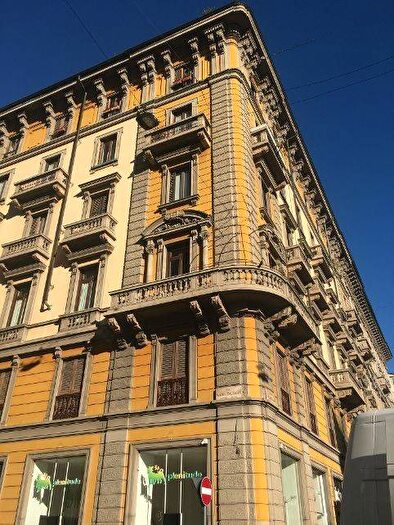 Appartamento trilocale in affitto in Via Panfilo Castaldi, Porta Venezia, Milano