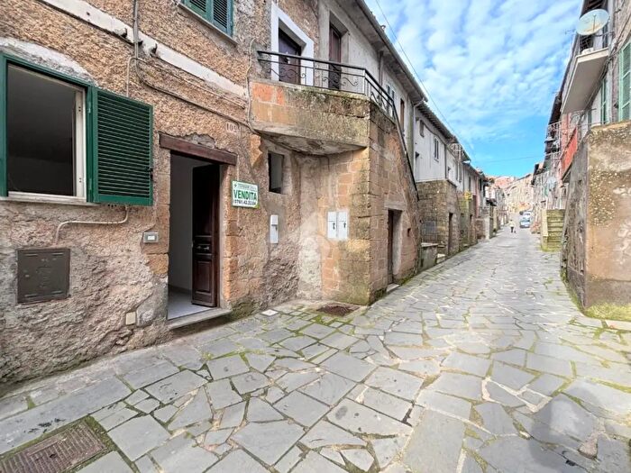 Appartamento bilocale in vendita in Corso Vittorio Emanuele III, Latera