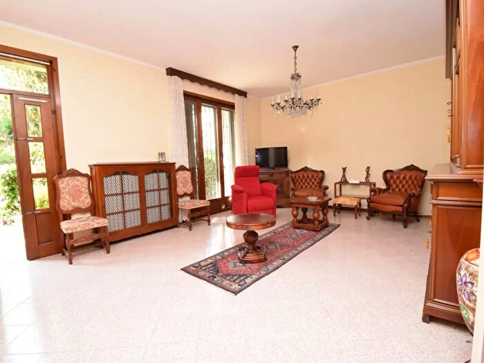 Casa con 6 locali in vendita in Via Salvo dAcquisto, Salsomaggiore Terme
