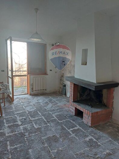 Appartamento trilocale in vendita in Via Roma Strada Statale, SantEufemia A Maiella