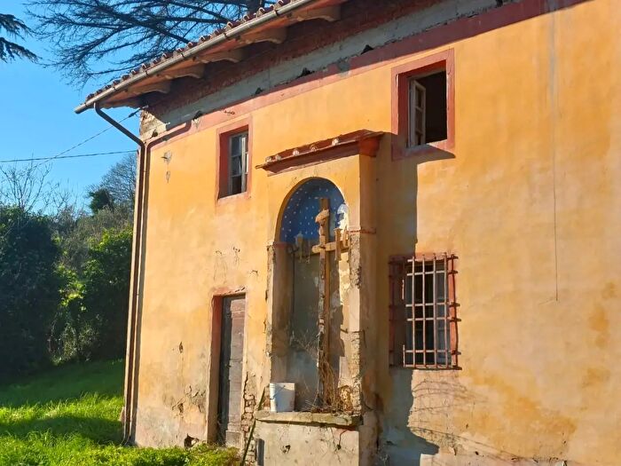 Casa con 12 locali in vendita in Via Campasselva, Pistoia