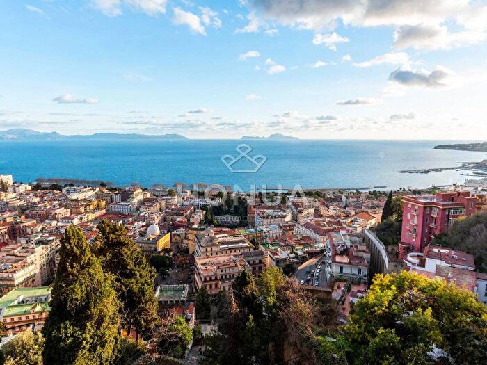 Appartamento trilocale in affitto in Via Filippo Palizzi, Vomero, Napoli