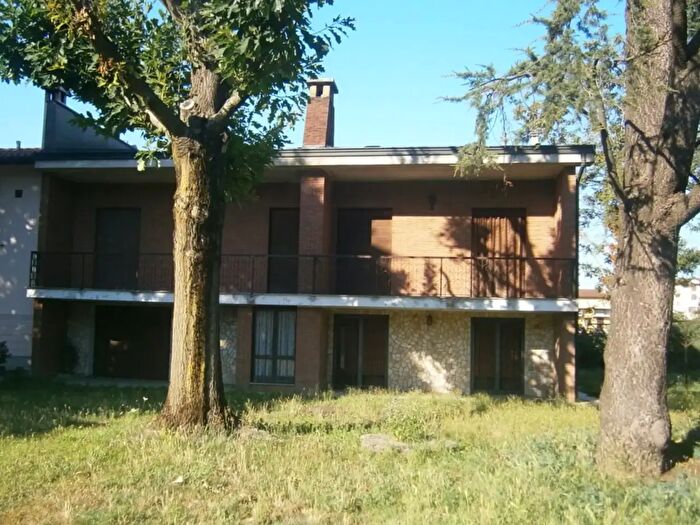 Casa quadrilocale in vendita in Via Brian, San Zenone Al Lambro