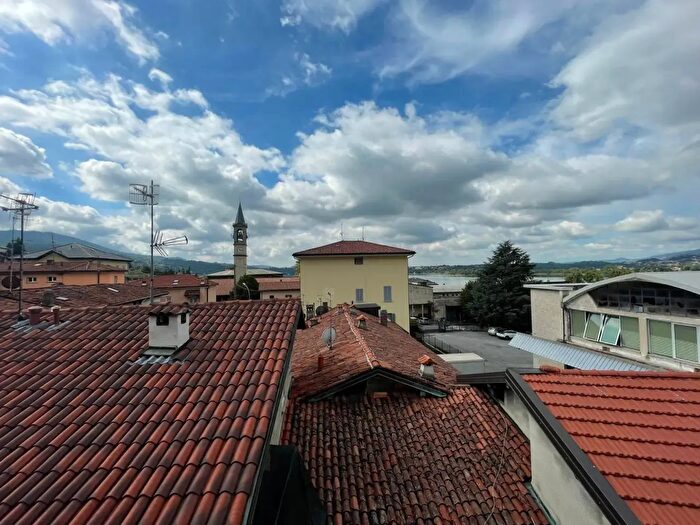 Casa quadrilocale in vendita in Via Cavallotti, Galbiate
