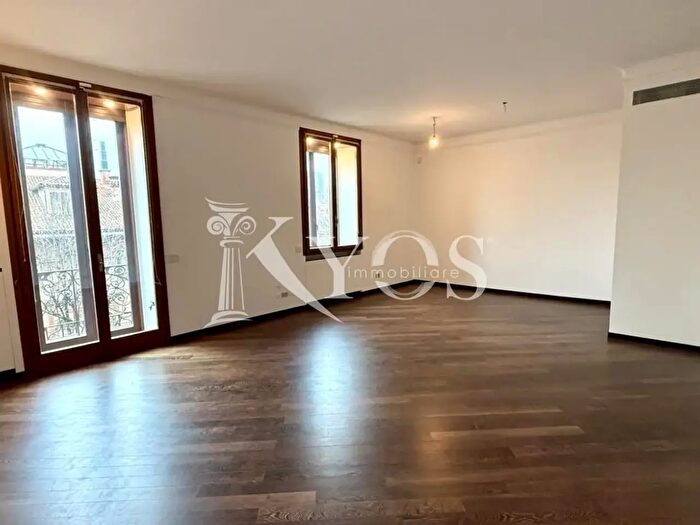 Appartamento trilocale in affitto in Via Lodovico Ariosto, Milano