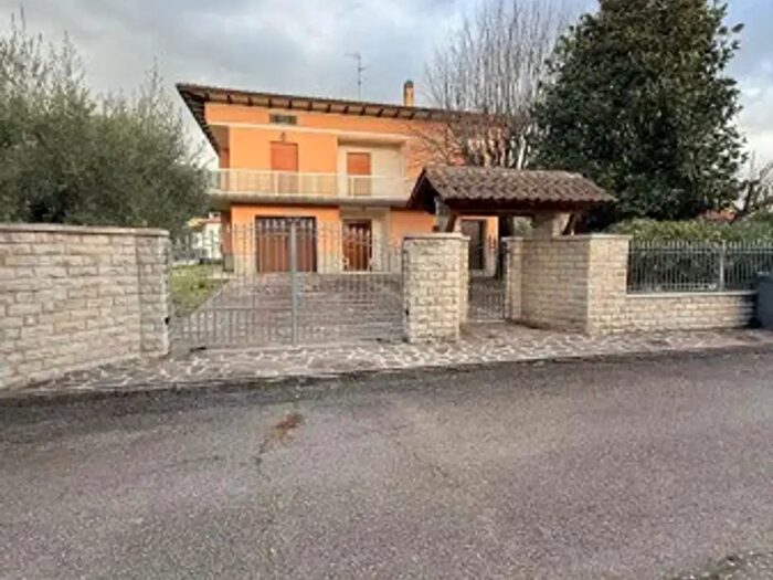 Casa con 5 locali in vendita in Via del Lavoro, Spello