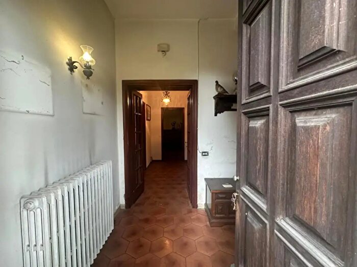 Casa con 8 locali in vendita in Porcari