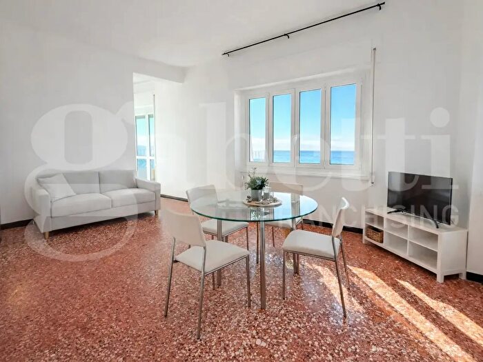 Appartamento trilocale in vendita in Corso Europa, Finale Ligure