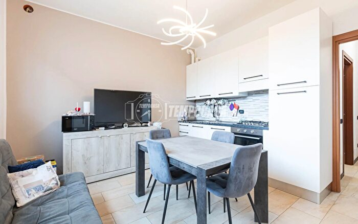 Appartamento bilocale in vendita in Carugo