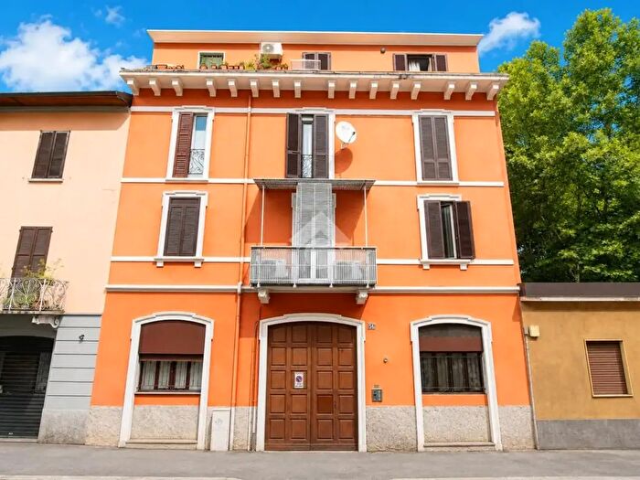 Appartamento trilocale in vendita in Via Antonio Aldini, Milano