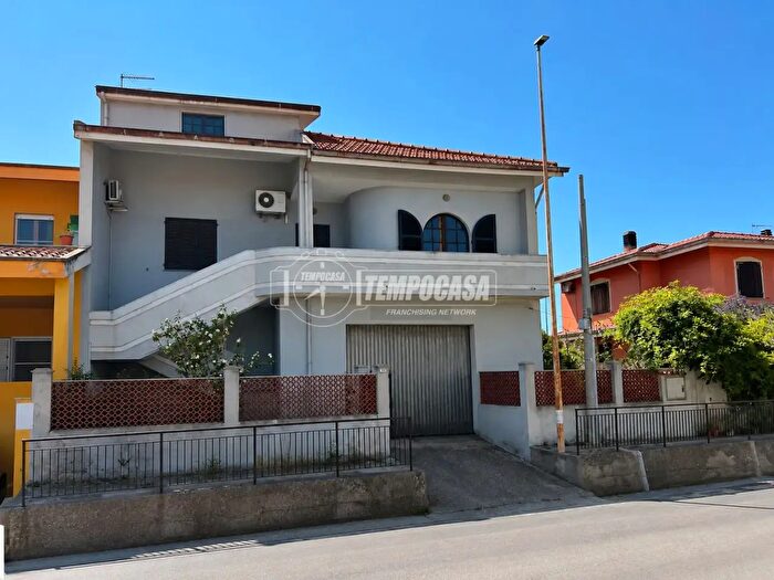 Casa quadrilocale in vendita in Via Salvator Angelo De Castro, Cabras