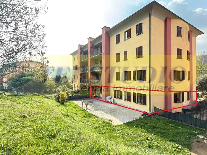 Appartamento quadrilocale in vendita in Via Carducci a, Pontida