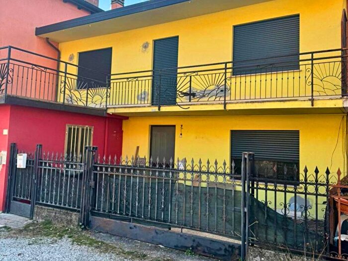 Casa trilocale in affitto in Via Capovilla, Carrè