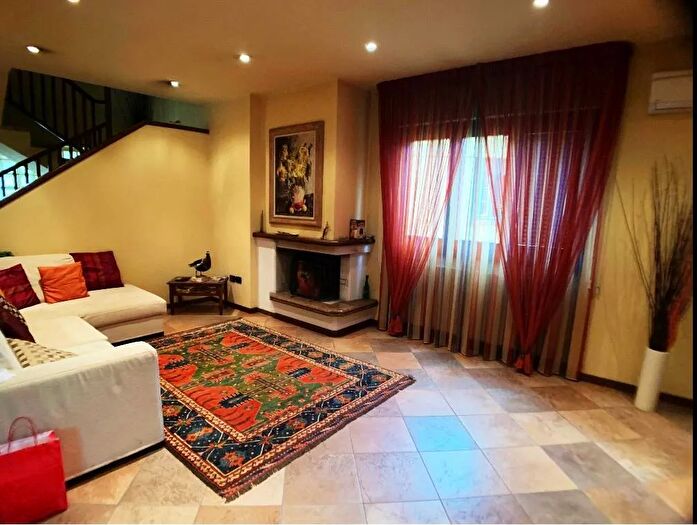 Casa con 10 locali in vendita in Montecatini Terme