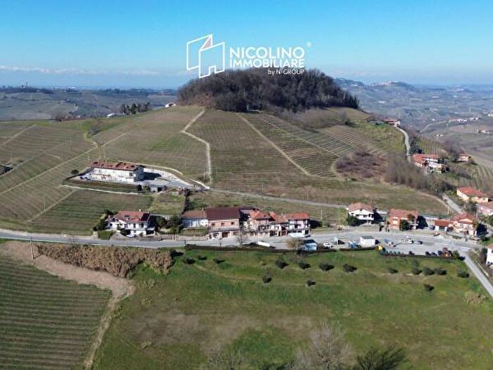Casa con 6 locali in vendita in Via Monchiero, Monforte D'Alba