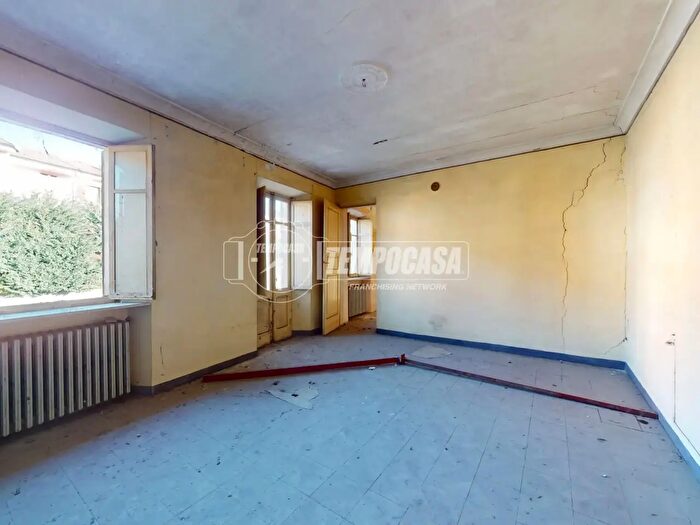 Casa con 6 locali in vendita in Via Alba Cortemilia, Diano D'Alba