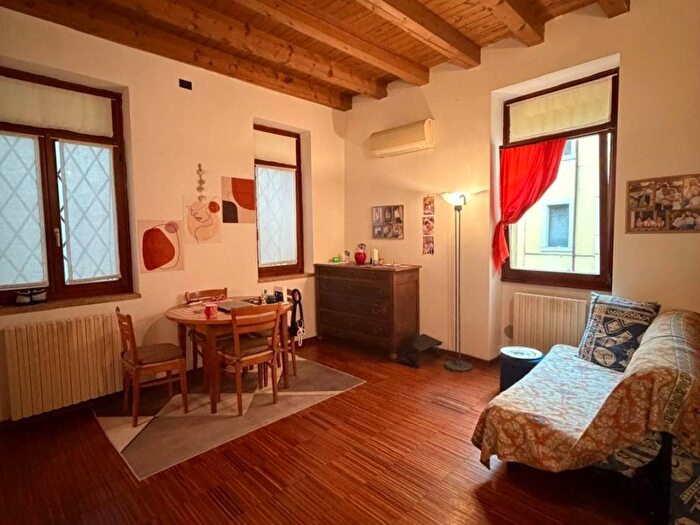 Appartamento bilocale in affitto in Via Carlo Cattaneo, Centro Storico, Verona