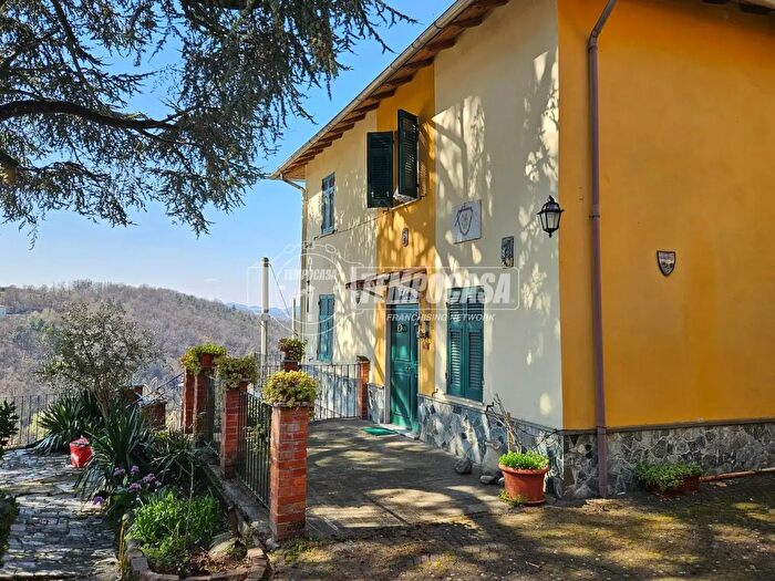 Casa con 7 locali in vendita in Via Umberto I, Cremolino