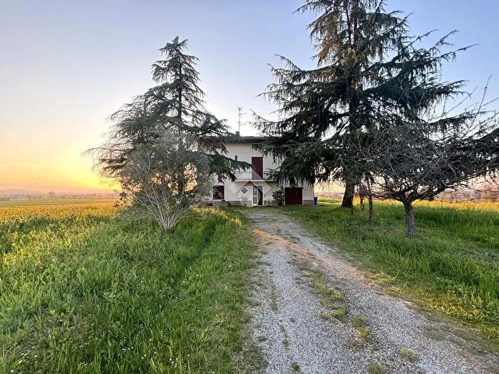 Casa con 5 locali in vendita in Via Stanislao Solari, Montechiarugolo