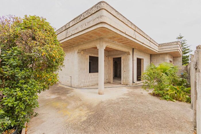 Casa con 5 locali in vendita in Via Tripoli, San Donaci