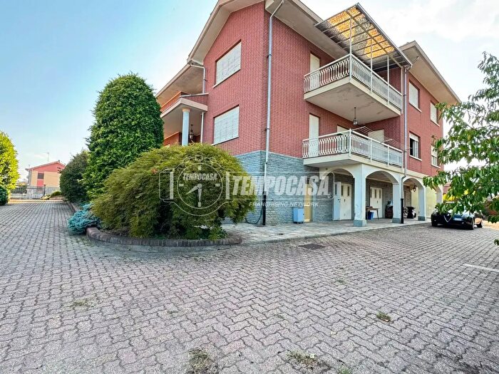 Casa con 16 locali in vendita in Via Fiano, Robassomero