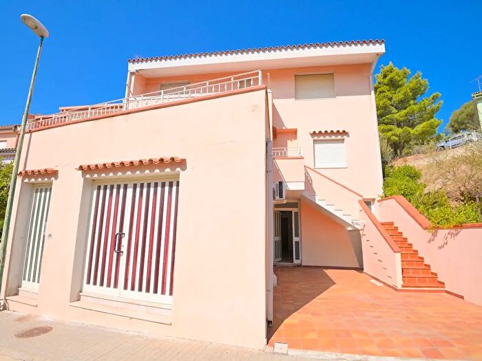 Casa con 8 locali in vendita in Via dei Glicini, Villaputzu