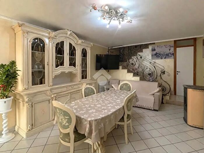 Appartamento trilocale in vendita in Via Giordano Bruno, Cisterna Di Latina