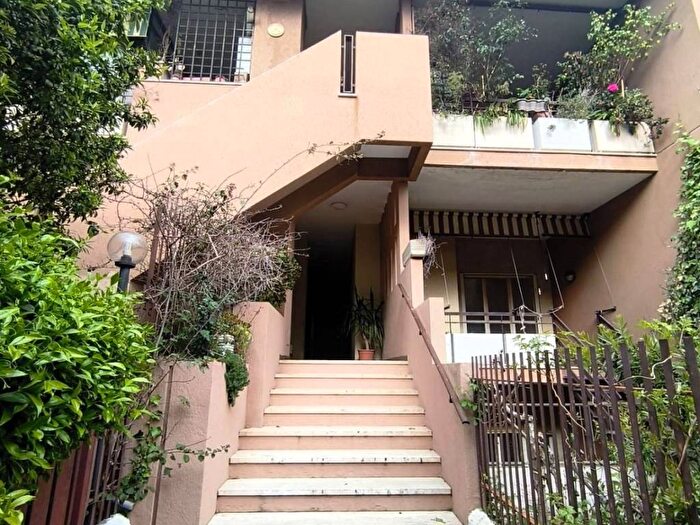 Appartamento bilocale in affitto in Via Tespi, Axa, Roma