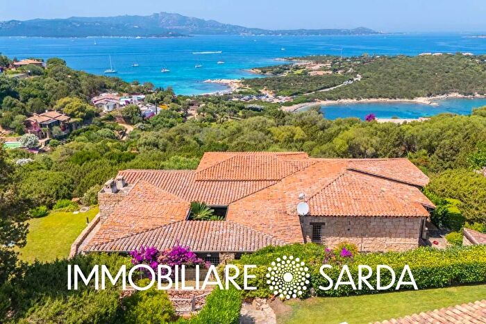 Casa con 15 locali in vendita in Loc Punta Lada, Olbia