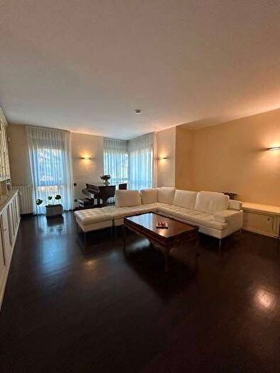 Casa con 6 locali in affitto in Centro, Varese