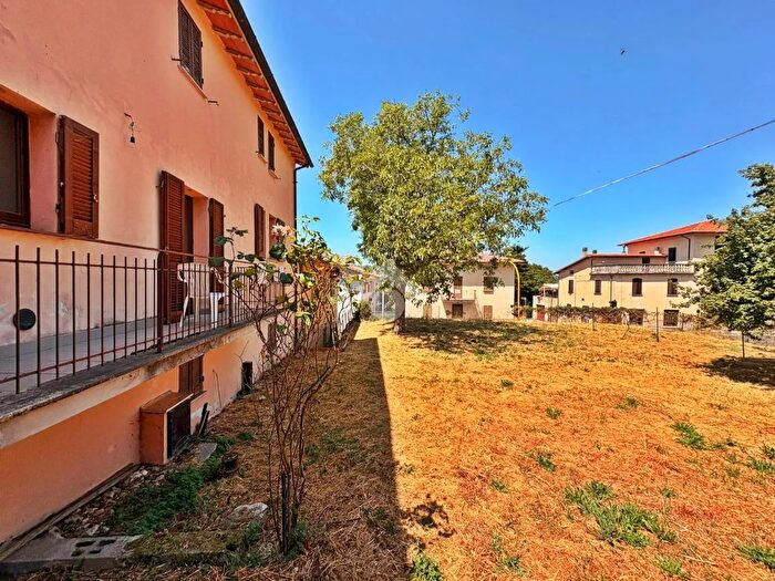 Casa con 9 locali in vendita in Frazione Rigali, Gualdo Tadino